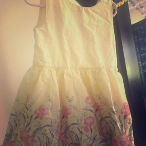 Yellow dress with pink flowers 🌷